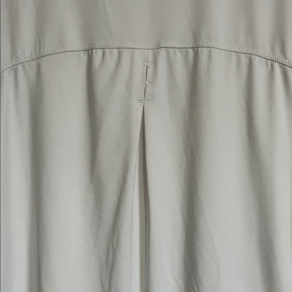 Elegant White Short Sleeve Women's Tee - Picture 3 of 4